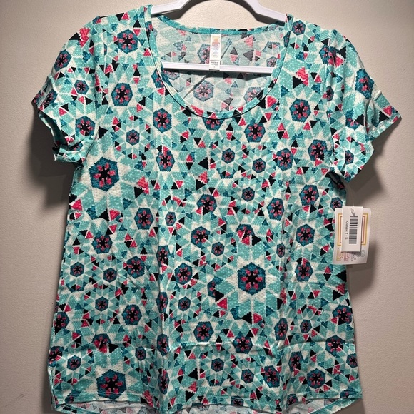LulaRoe Classic T, Short Sleeve, Scoop Neck Flowy, High-Low Hem S (or M 6-8) NWT - Picture 5 of 13